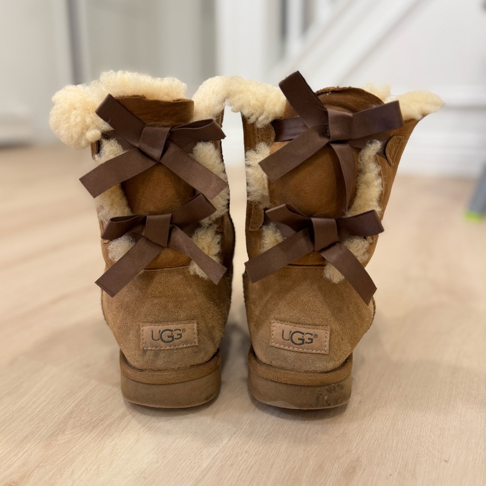 Ugg Bailey Bow Chestnut Brown size 8 women’s